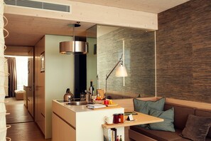 Fridge, microwave, stovetop, coffee/tea maker - Soulmade (Garching)