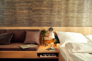 1 bedroom, in-room safe, desk, soundproofing