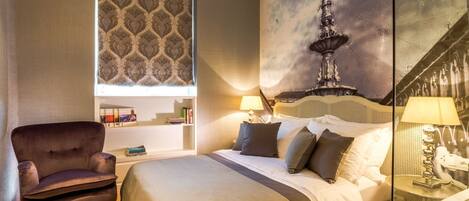 Minibar, caja de seguridad en la habitación y escritorio