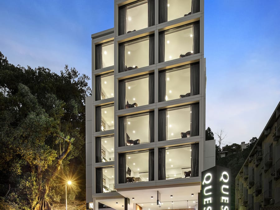 Fachada de la propiedad por la tarde o noche