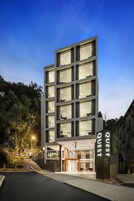 Bagian depan properti - sore/malam