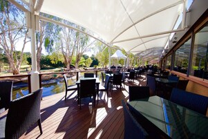 3 restaurants, breakfast, lunch, dinner served; international cuisine