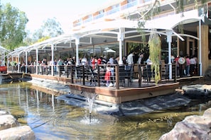 3 bars/lounges, pub - The Kooralbyn Valley (Kooralbyn)