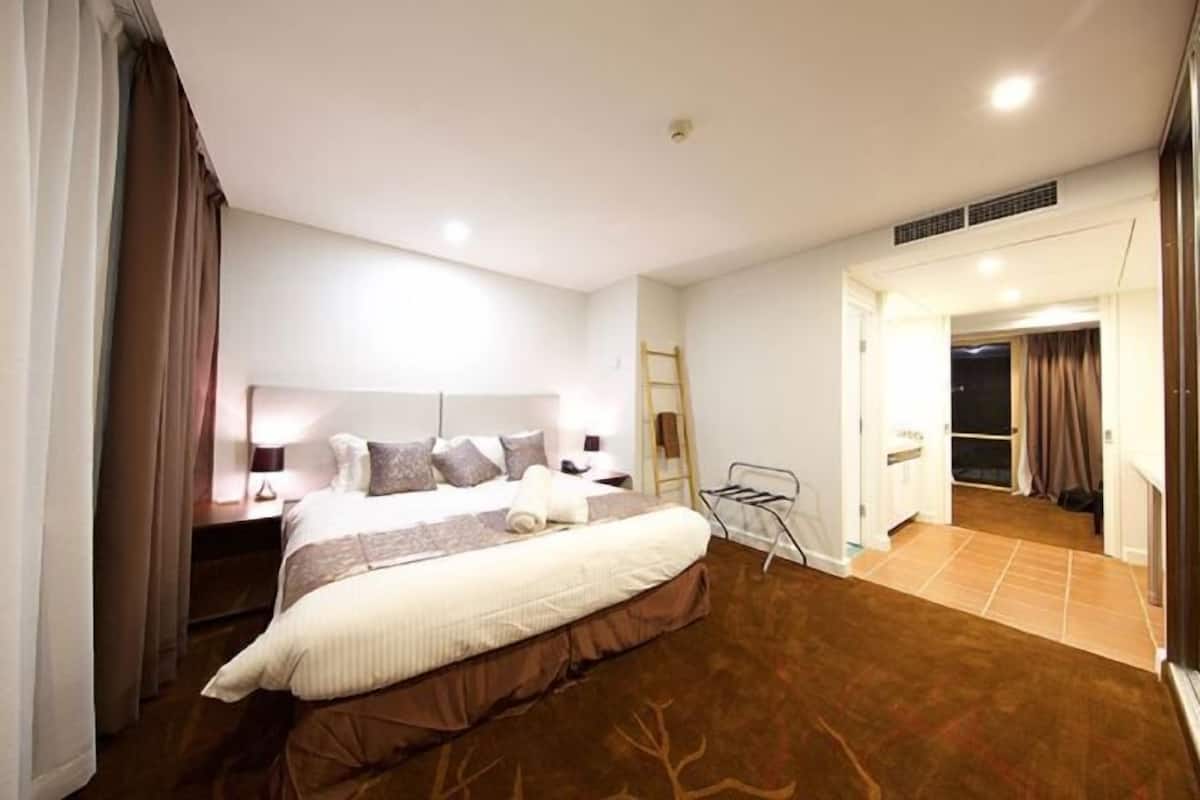1 bedroom, in-room safe, desk, blackout curtains