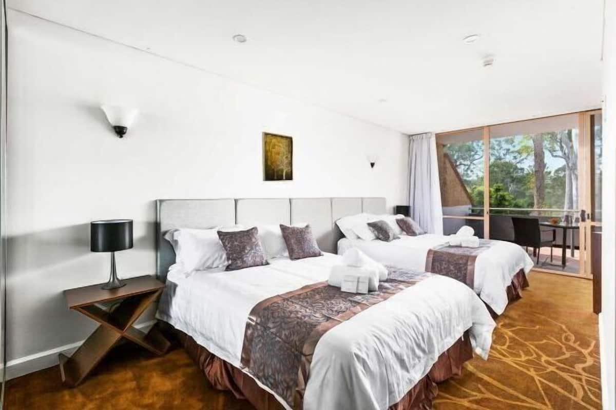 1 bedroom, in-room safe, desk, blackout curtains