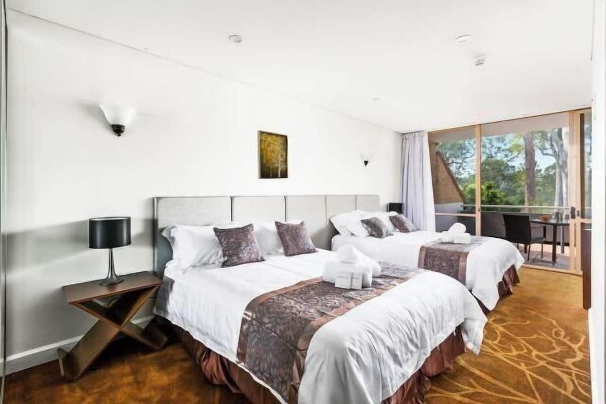 1 bedroom, in-room safe, desk, blackout curtains