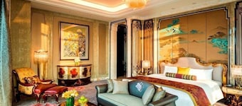 Wanda Reign Chengdu Hotel