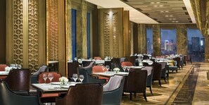 Banquet hall - Wanda Reign Chengdu Hotel (Chengdu)