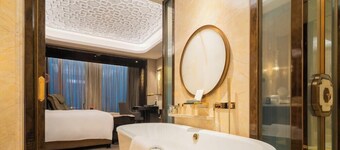 Wanda Reign Chengdu Hotel