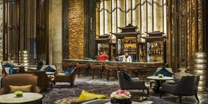 Bar (on property) - Wanda Reign Chengdu Hotel (Chengdu)