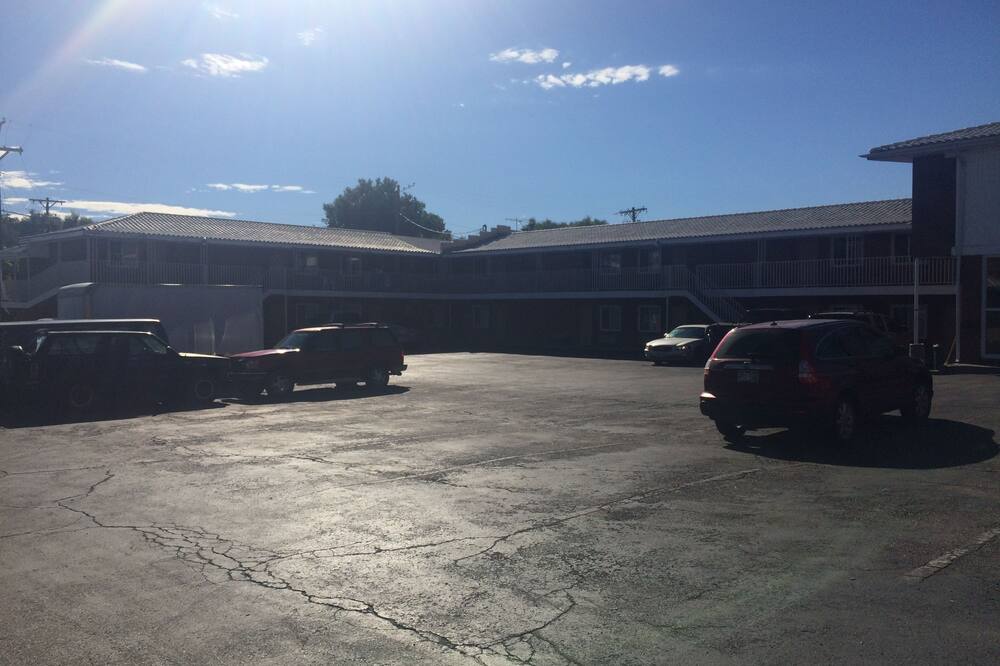 Chateau Motel