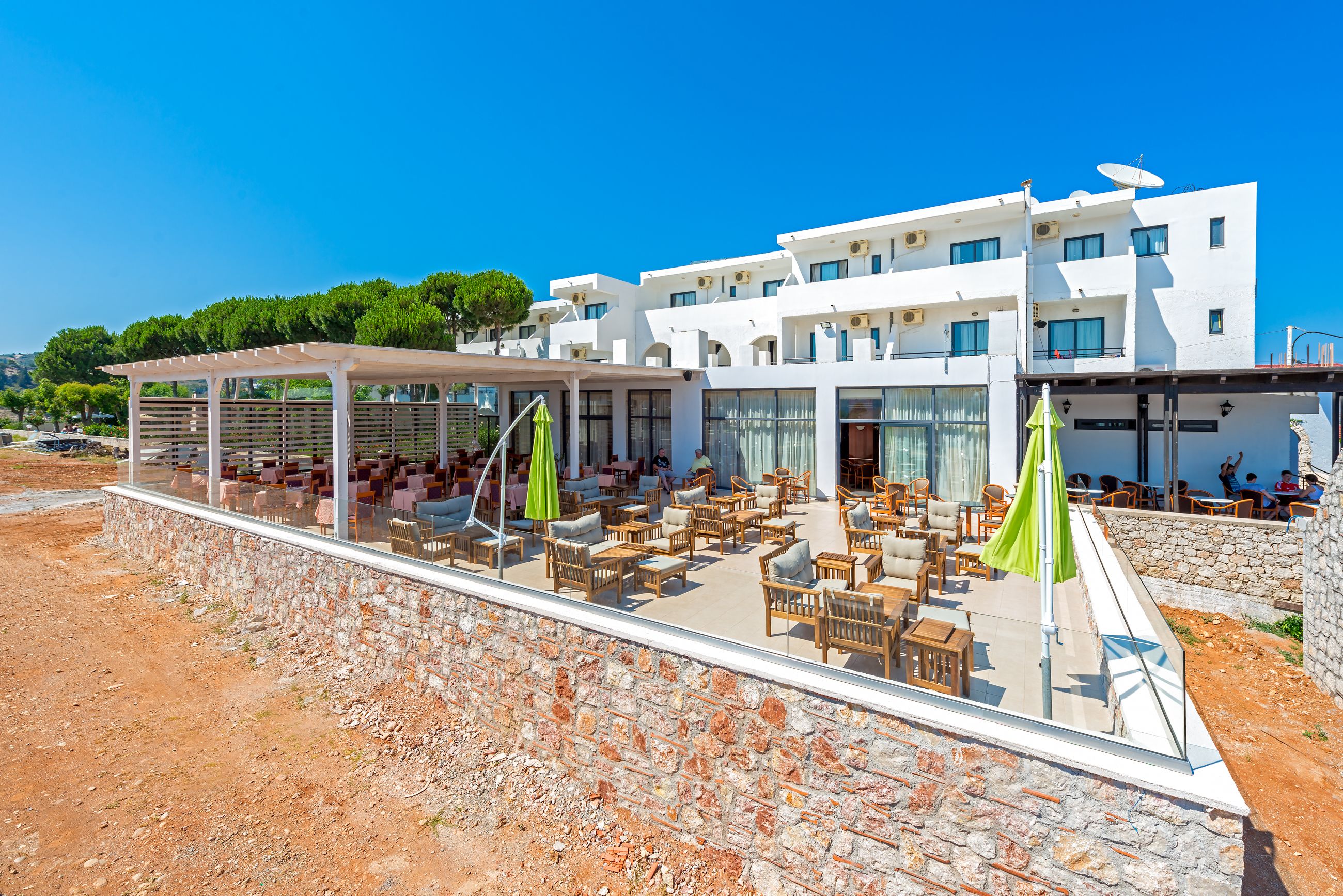 Se sirven almuerzos, cenas y cocina internacional 