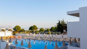 Outdoor pool, pool umbrellas, sun loungers