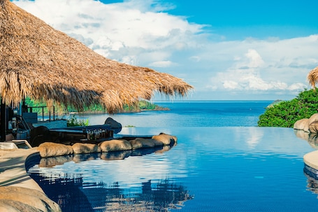 4 outdoor pools, free pool cabanas, pool loungers