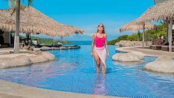 4 albercas al aire libre, camas balinesas gratuitas y camastros