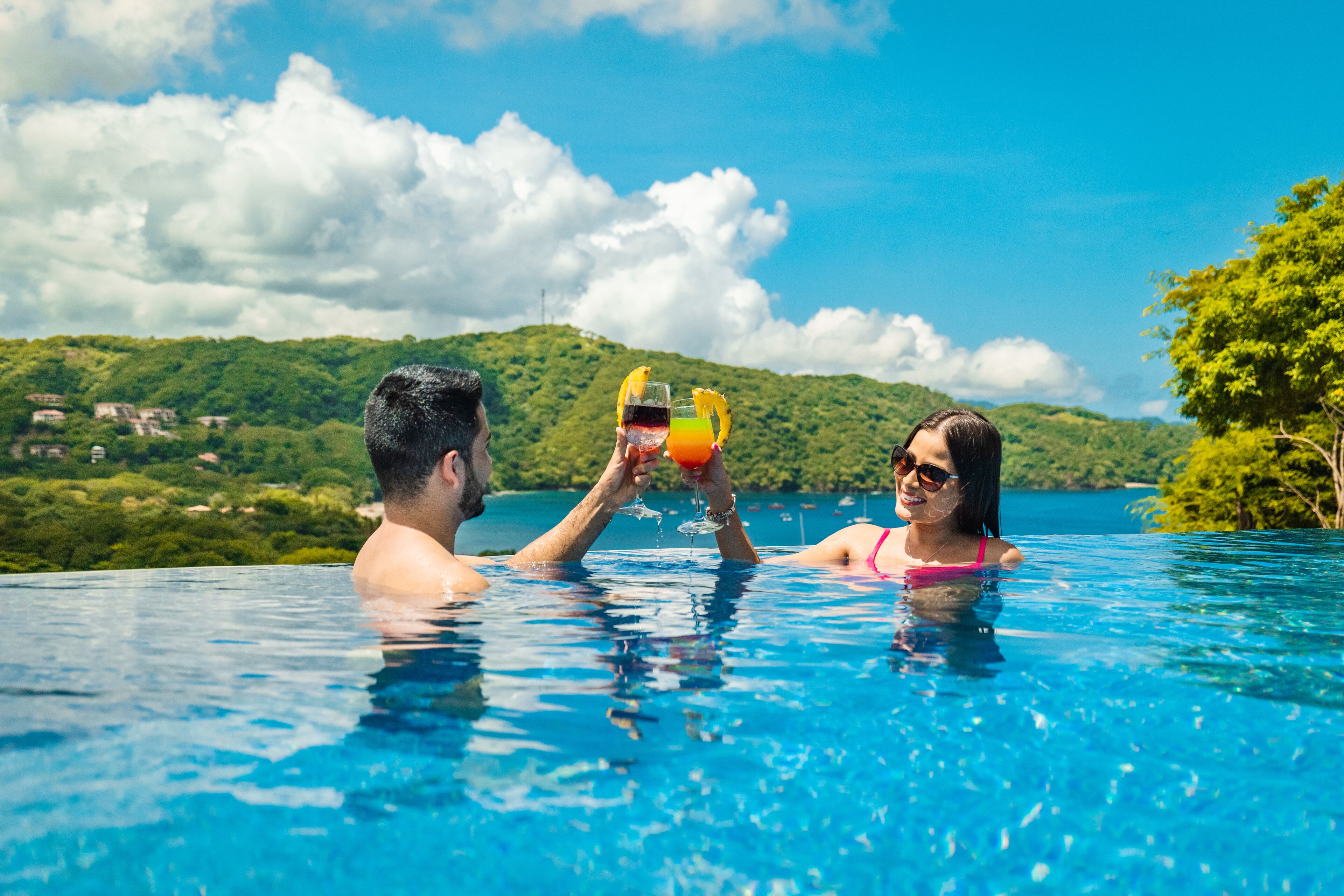 4 outdoor pools, free cabanas, sun loungers