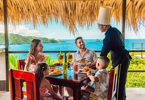 2 restaurants, breakfast, lunch, dinner served; international cuisine