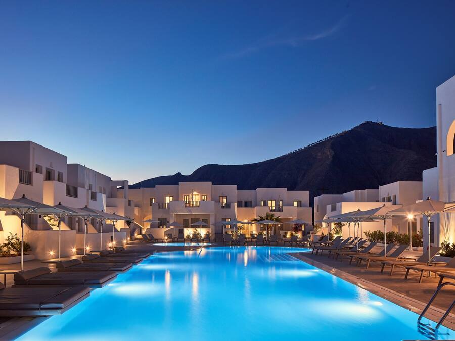 2 outdoor pools, sun loungers