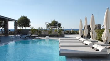 2 piscinas al aire libre, sillones reclinables de piscina