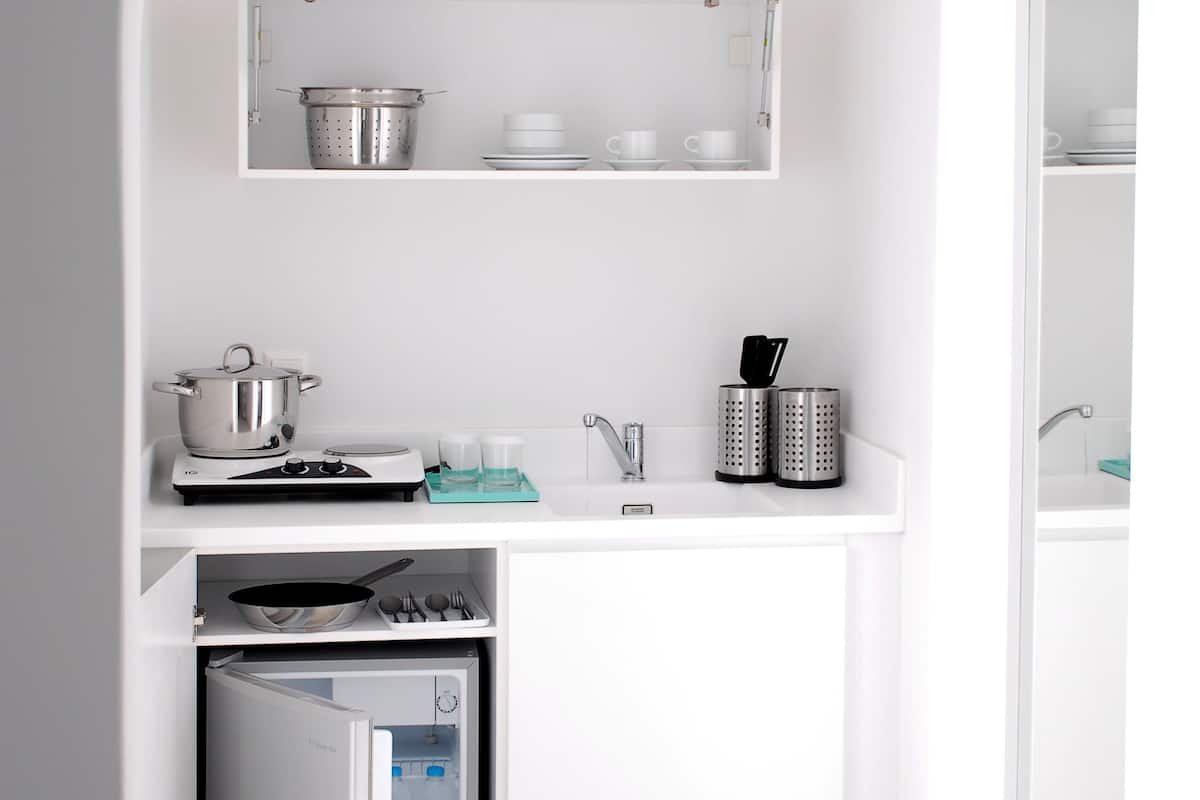 apartment, sea view (split level) | private kitchenette | fridge