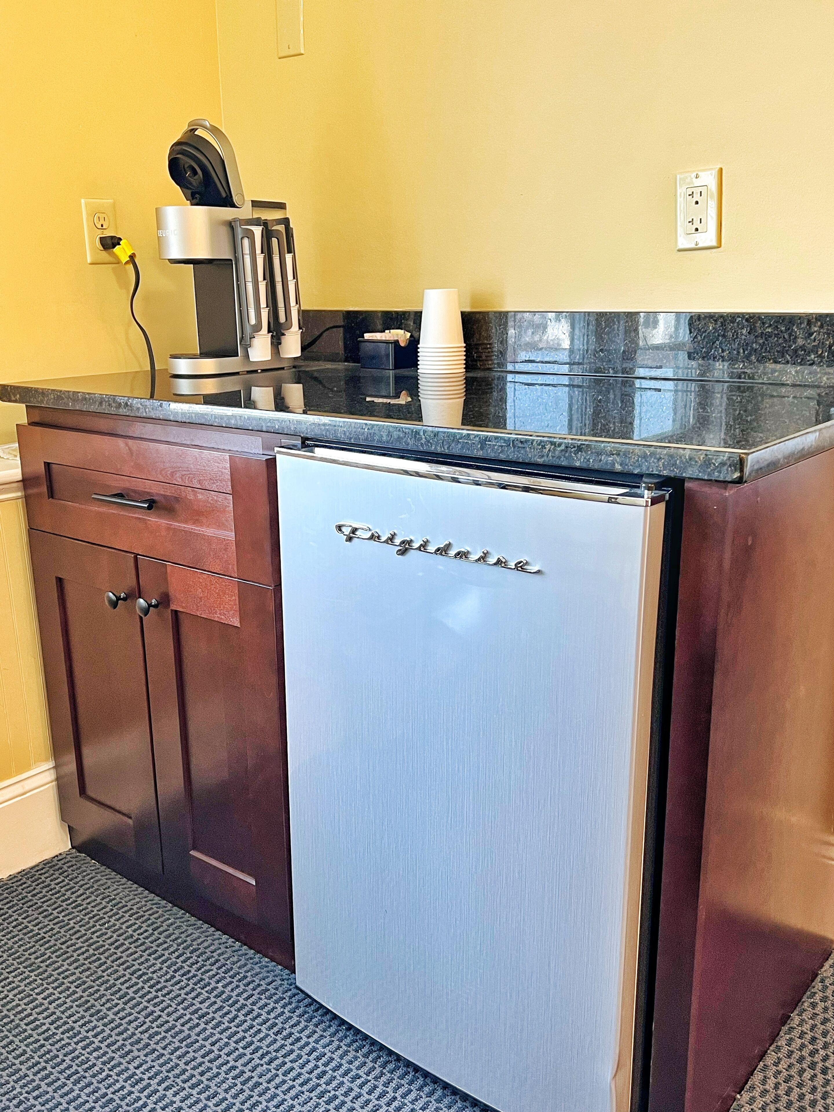 family double room, 2 queen beds, ocean view | living area | tv