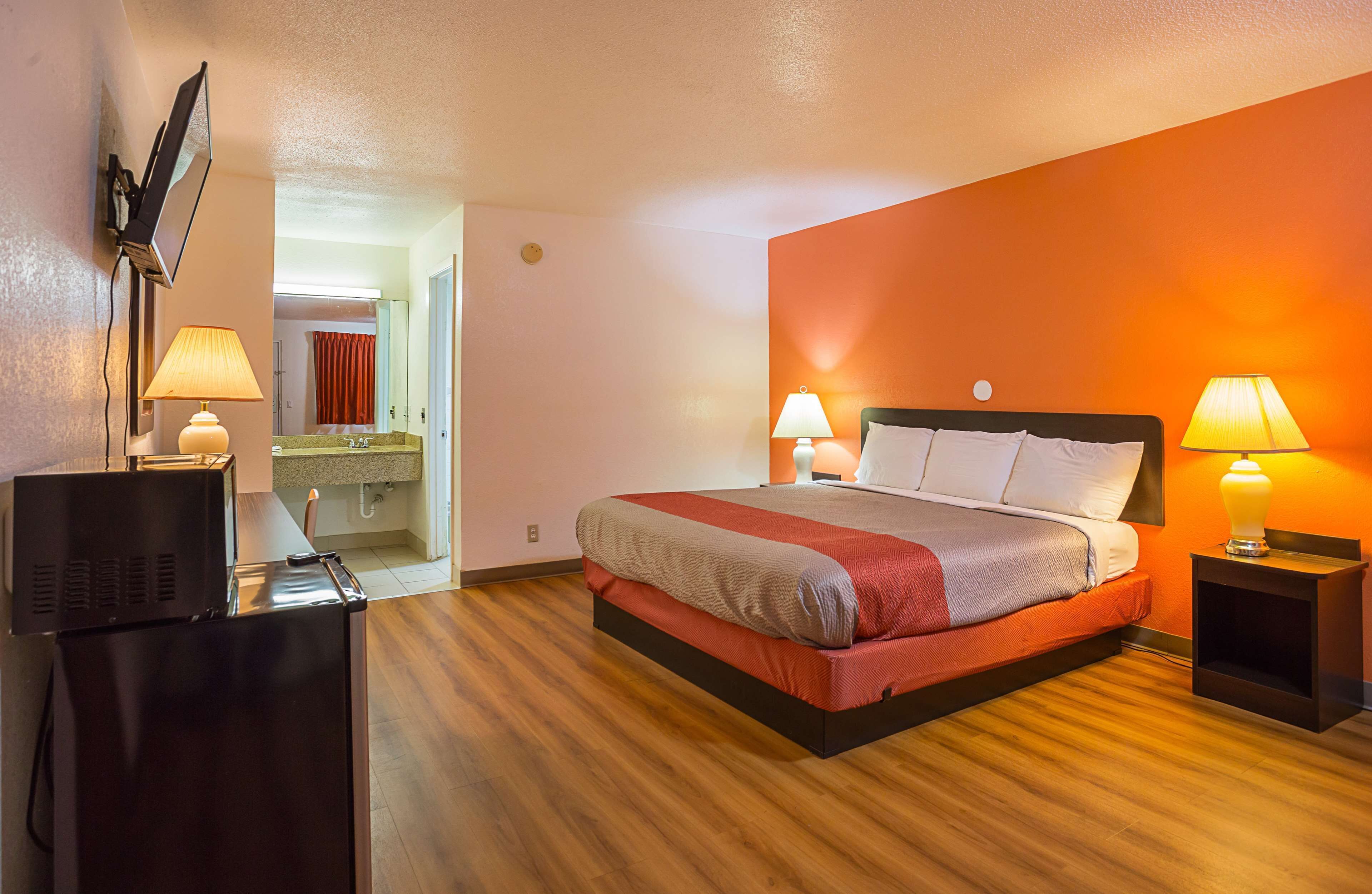 WiFi (無料)、ベッドシーツ