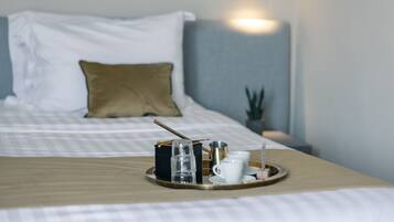 In-room safe, soundproofing, iron/ironing board, free WiFi