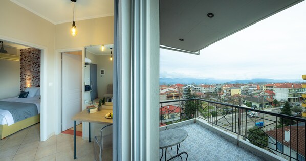 The Superior Urban Double Room | Balcony view - Nantin (Ioannina)