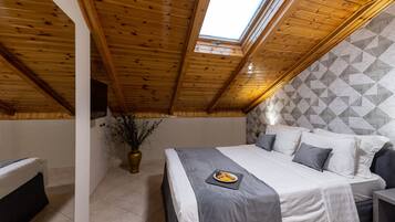 The Skylight Attic Room | 1 Schlafzimmer, hochwertige Bettwaren, Pillowtop-Betten, Zimmersafe