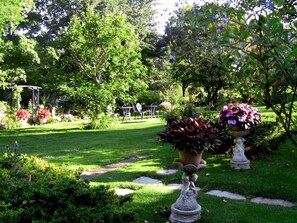 A garden with a gazebo, potted plants, and a lawn. - A Valley View Bed & Breakfast (Perth South)