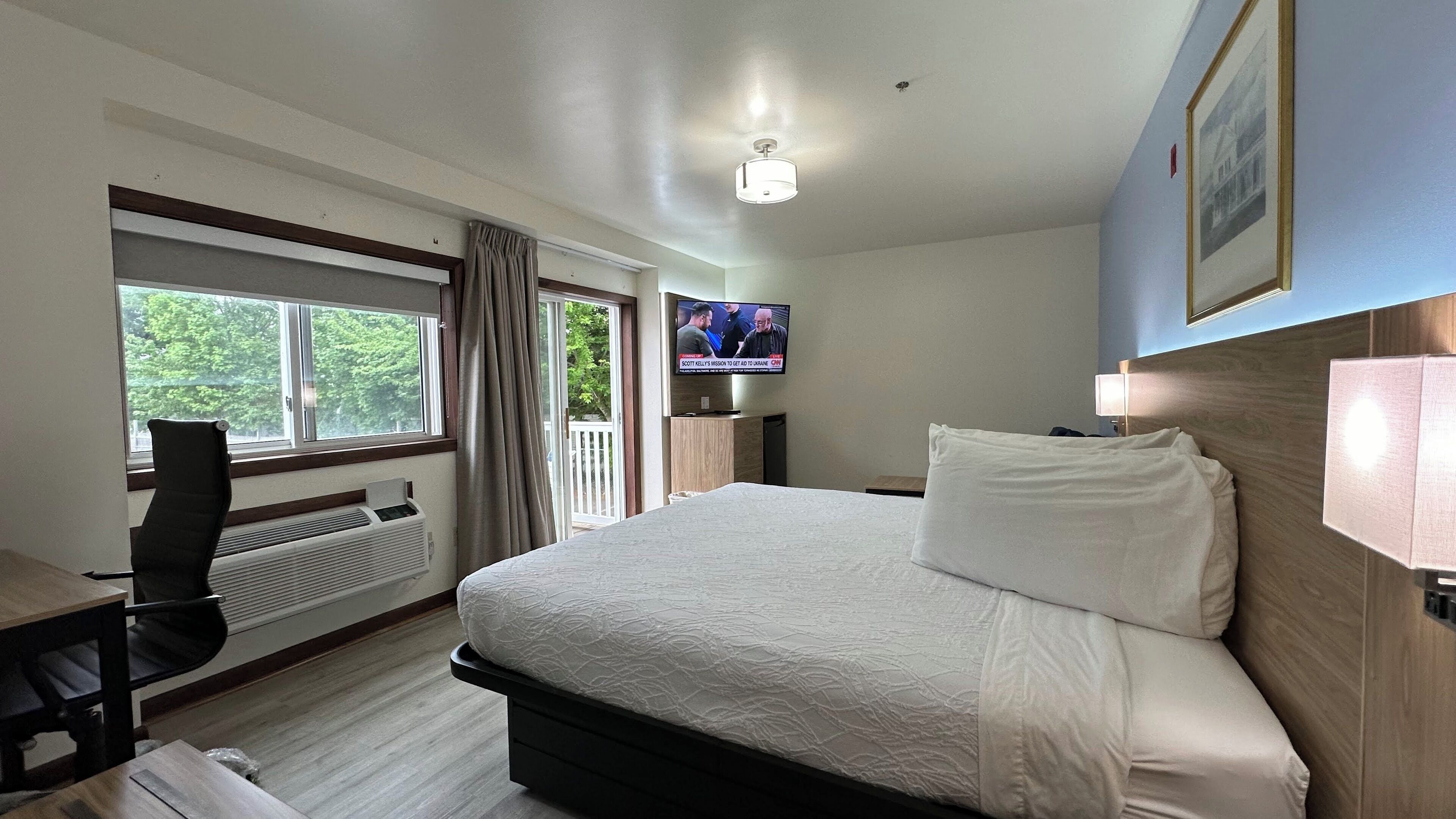 King Room | Egyptian cotton sheets, premium bedding, memory foam beds