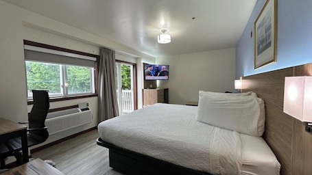 Egyptian cotton sheets, premium bedding, memory-foam beds. USA Inn