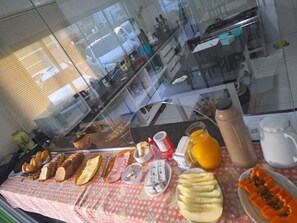 Daily buffet breakfast (BRL 25 per person)