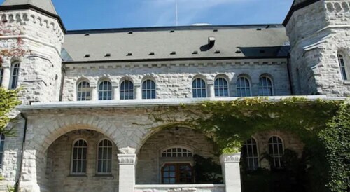 Queen's University - David C. Smith House - Campus Accommodation