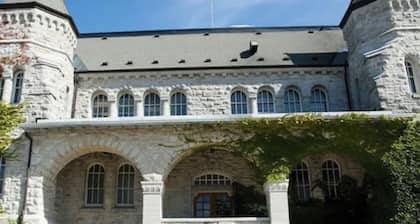 Queen's University - David C. Smith House - Campus Accommodation