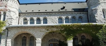 Queen's University - David C. Smith House - Campus Accommodation