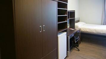 2 bedrooms, desk, free WiFi, bed sheets