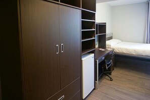 2 habitaciones, escritorio, wifi gratis y ropa de cama