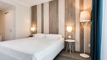 Deluxe Studio Suite, Balcony, Lakeside | 1 bedroom, in-room safe, desk, blackout curtains