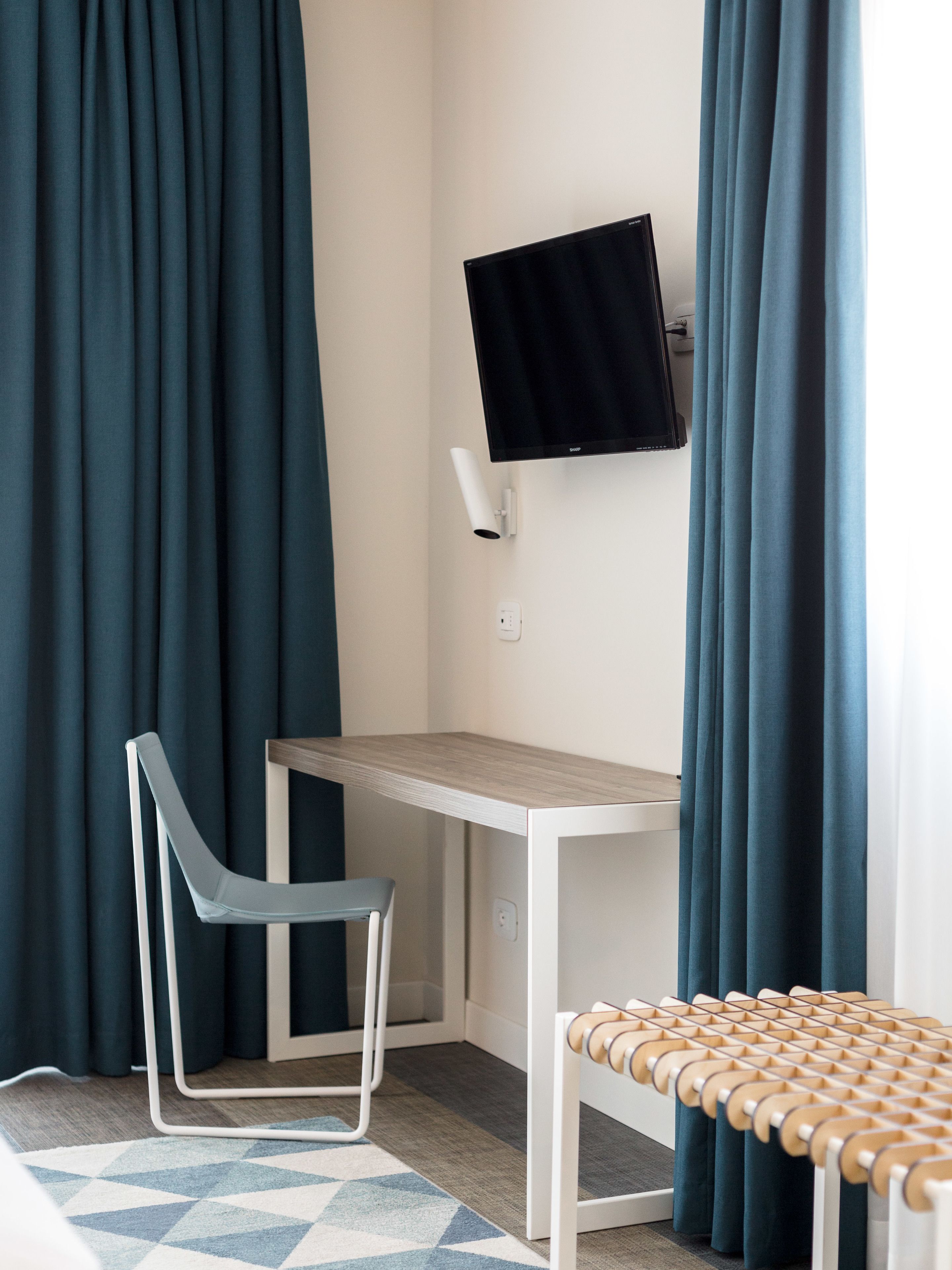 deluxe studio suite, balcony, lakeside | 1 bedroom, in-room safe, desk, blackout curtains