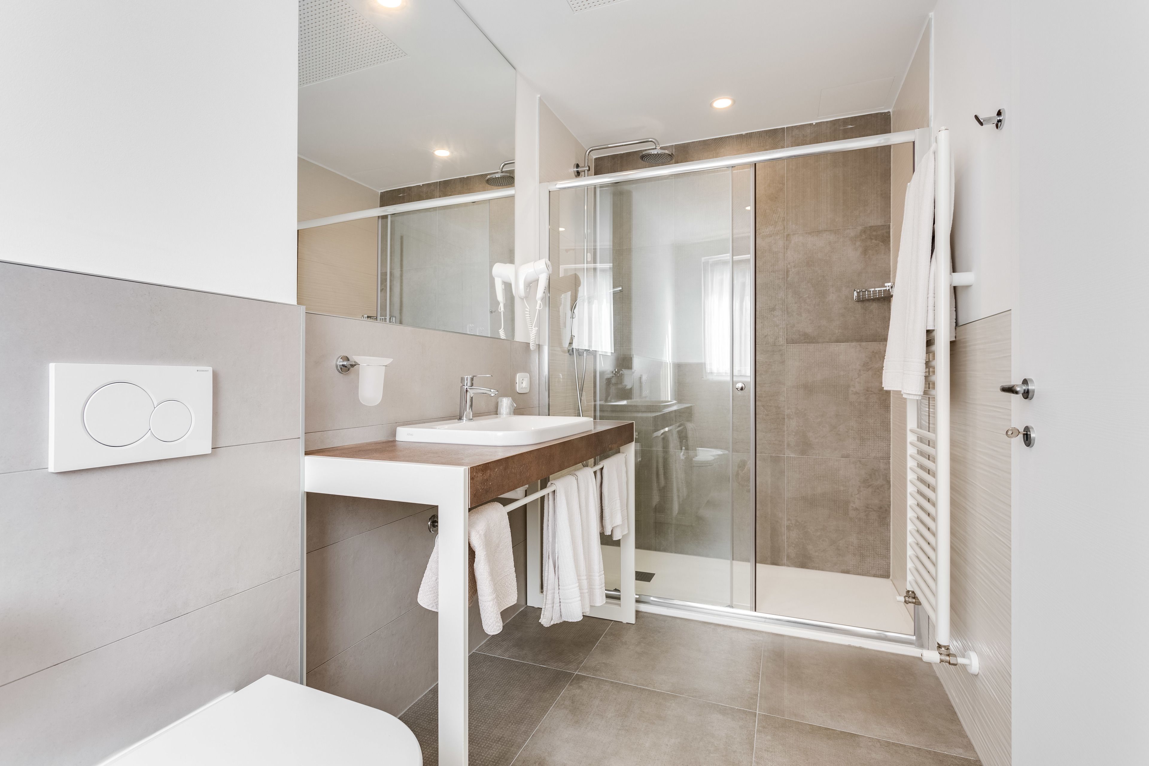 superior double or twin room, balcony | bathroom | shower, free toiletries, hair dryer, bidet