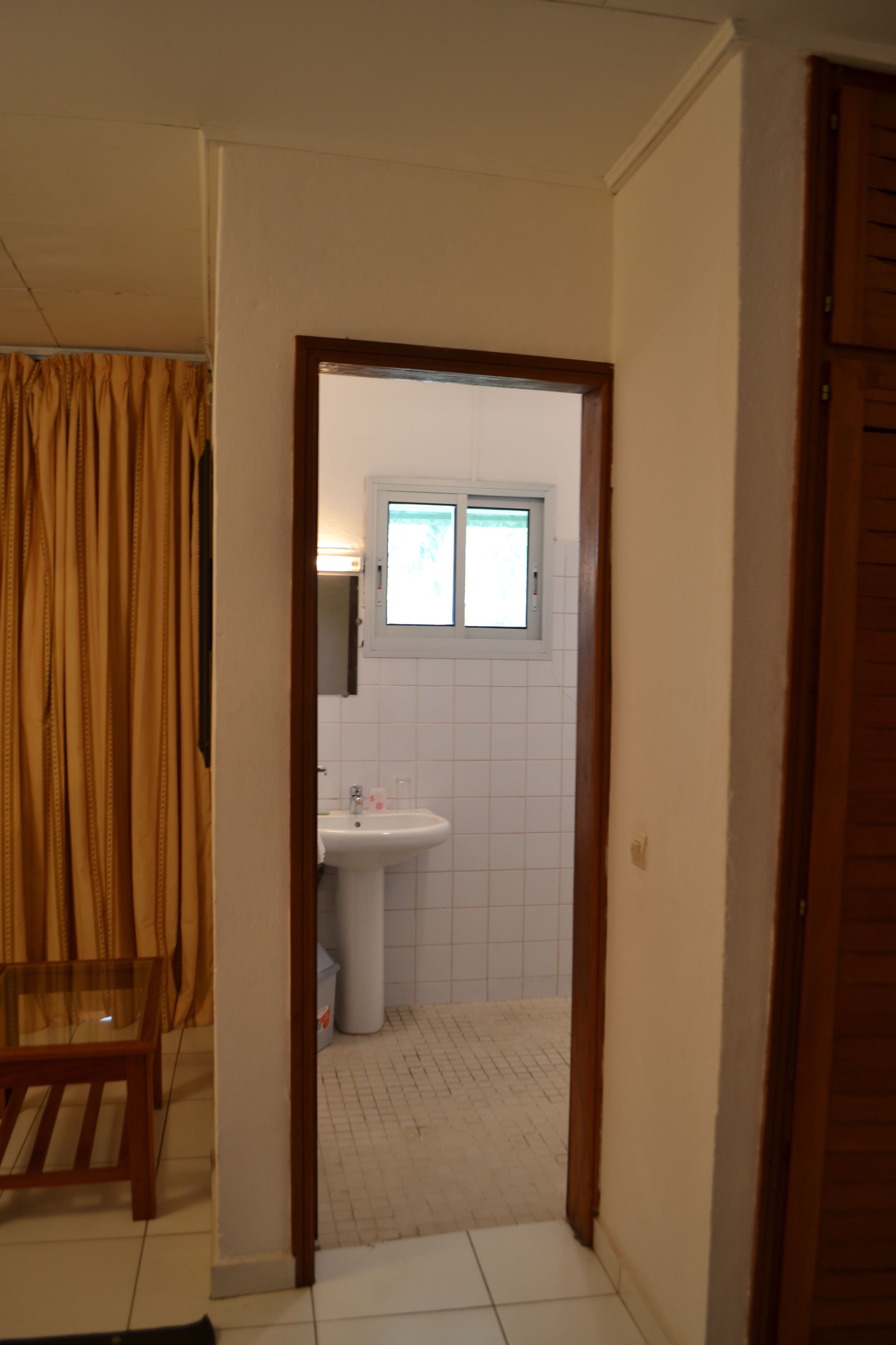 standard double room | bathroom | shower