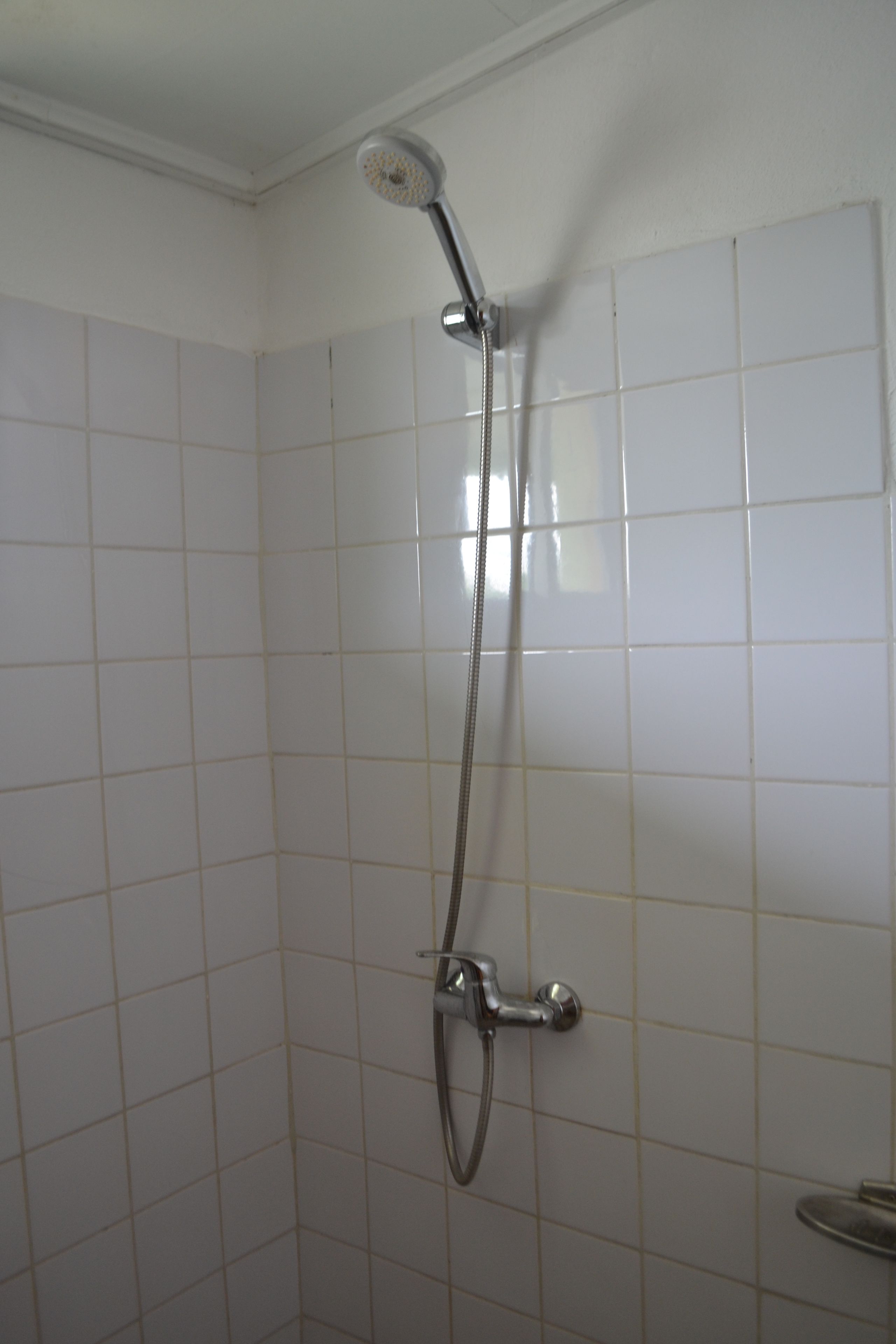 standard twin room | bathroom shower