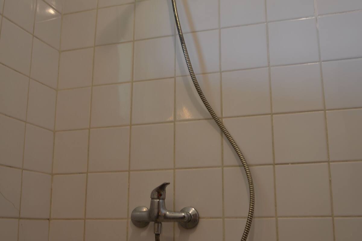 standard double room | bathroom | shower