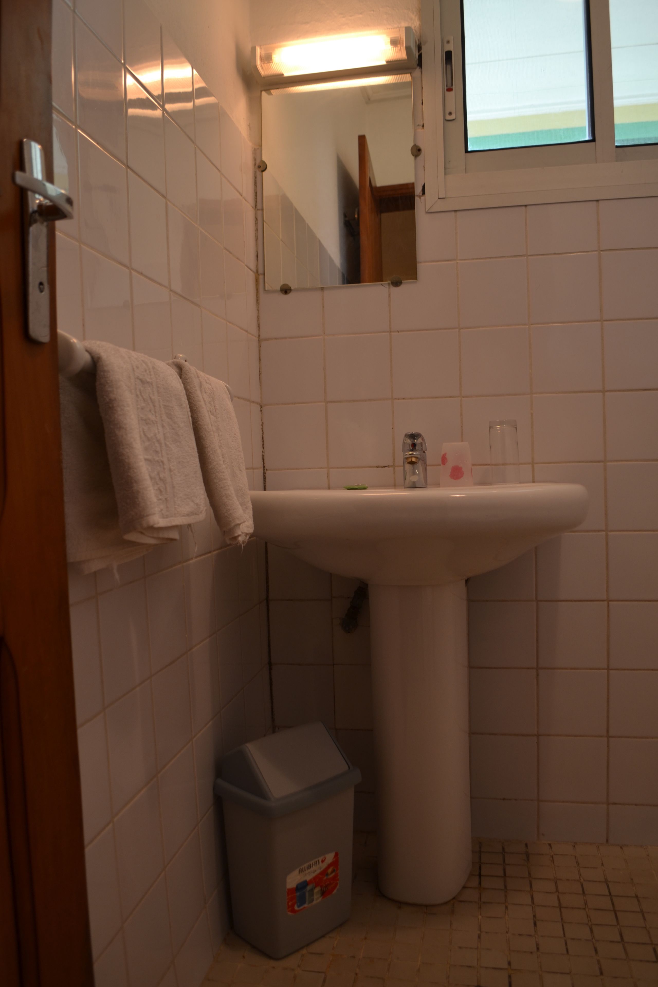 standard double room | bathroom | shower