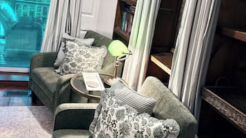Cottage Library Room | Premium bedding, pillowtop beds, individually decorated