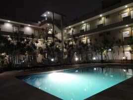 2 piscinas al aire libre