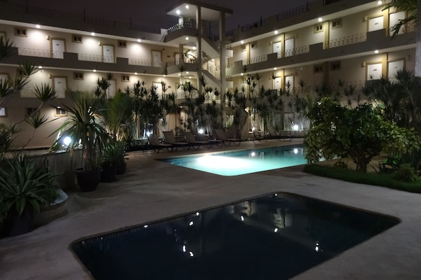 2 utendørsbassenger