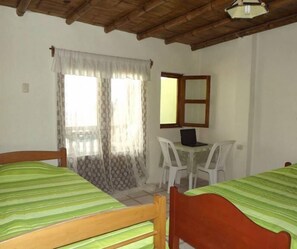 Ropa de cama de alta calidad, cortinas blackout y wifi gratis