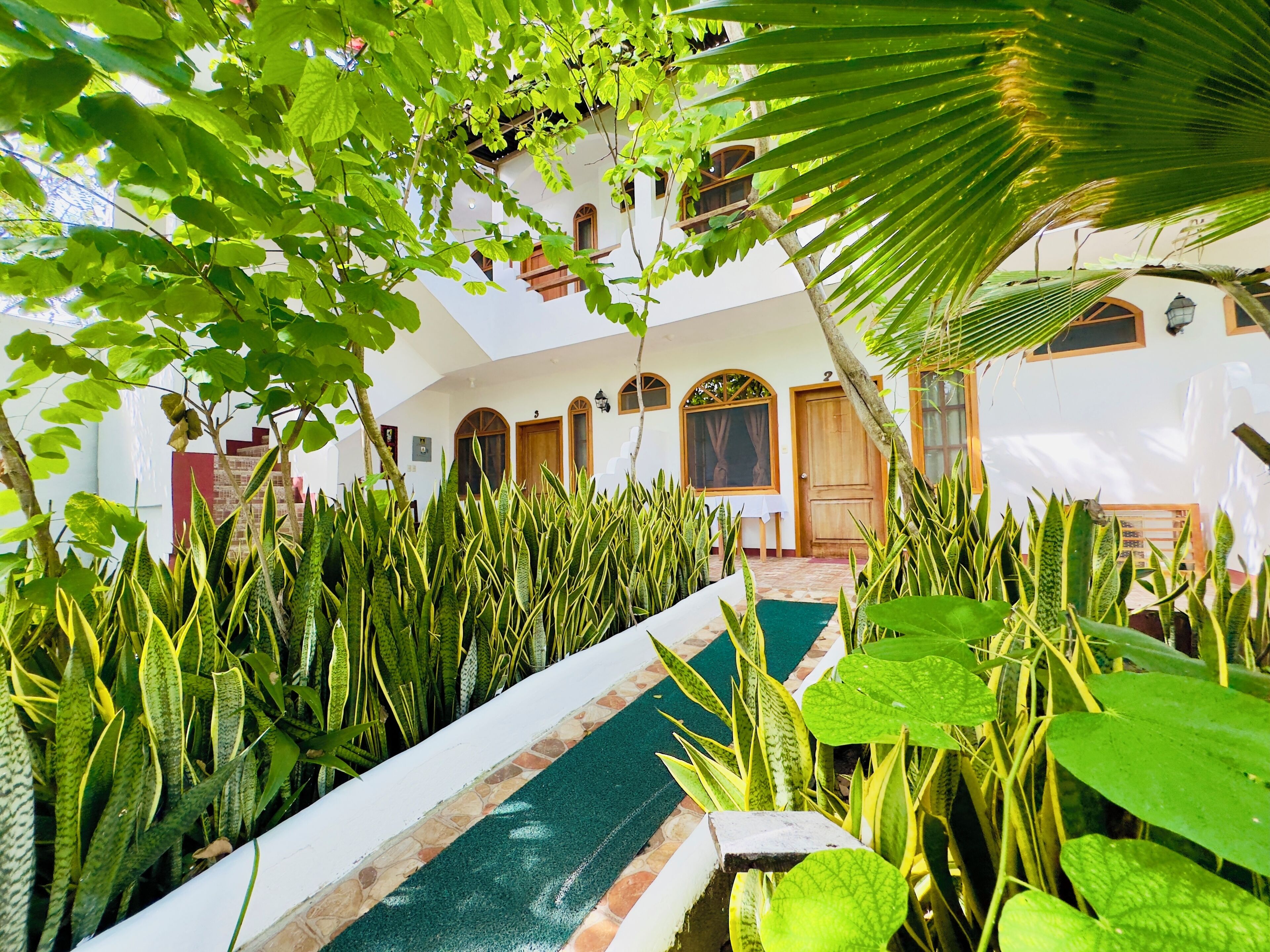 Vista frontal de la propiedad